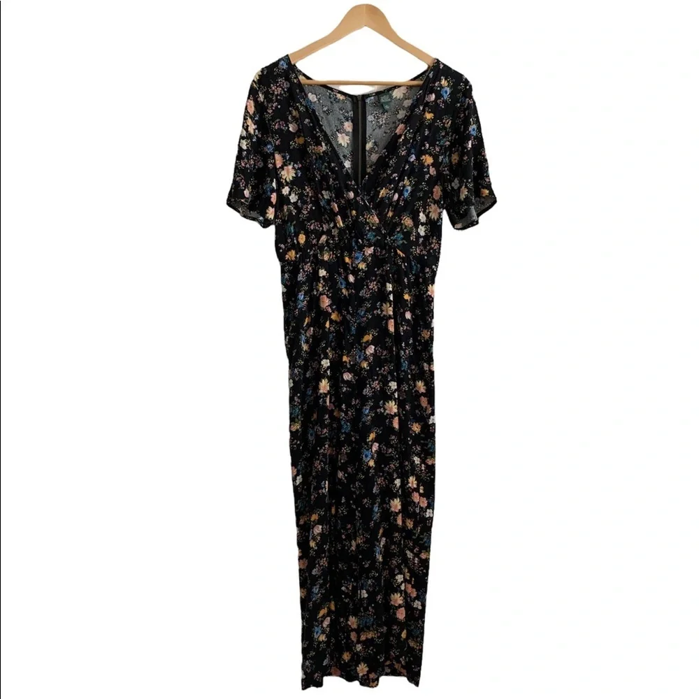 Wild Fable V-neck Floral Jumpsuit Size Medium